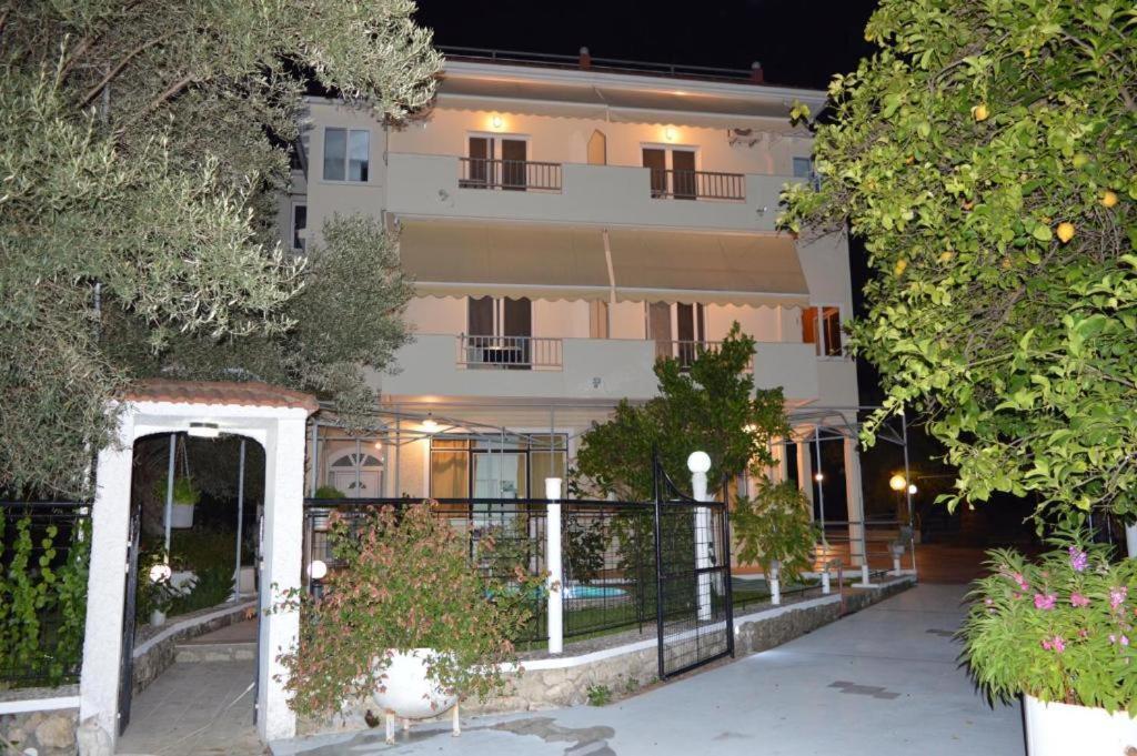 Margarita Apartments Nikiana Luaran gambar